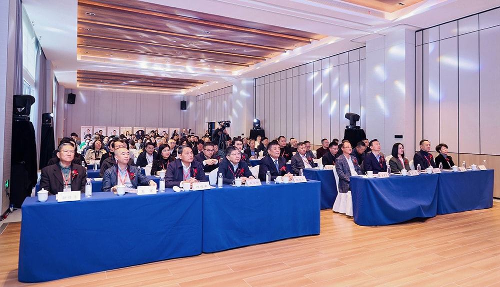 科技铸就非凡体验，专业成就行业标杆——今年会jinnianhui,今年会官方网站游乐荣膺2025金冠奖“杰出水滑道设备奖”
